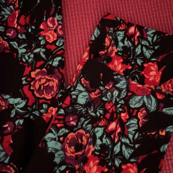 RARE LuLaRoe Flowers design, like new, but no tag. - Picture 3 of 4
